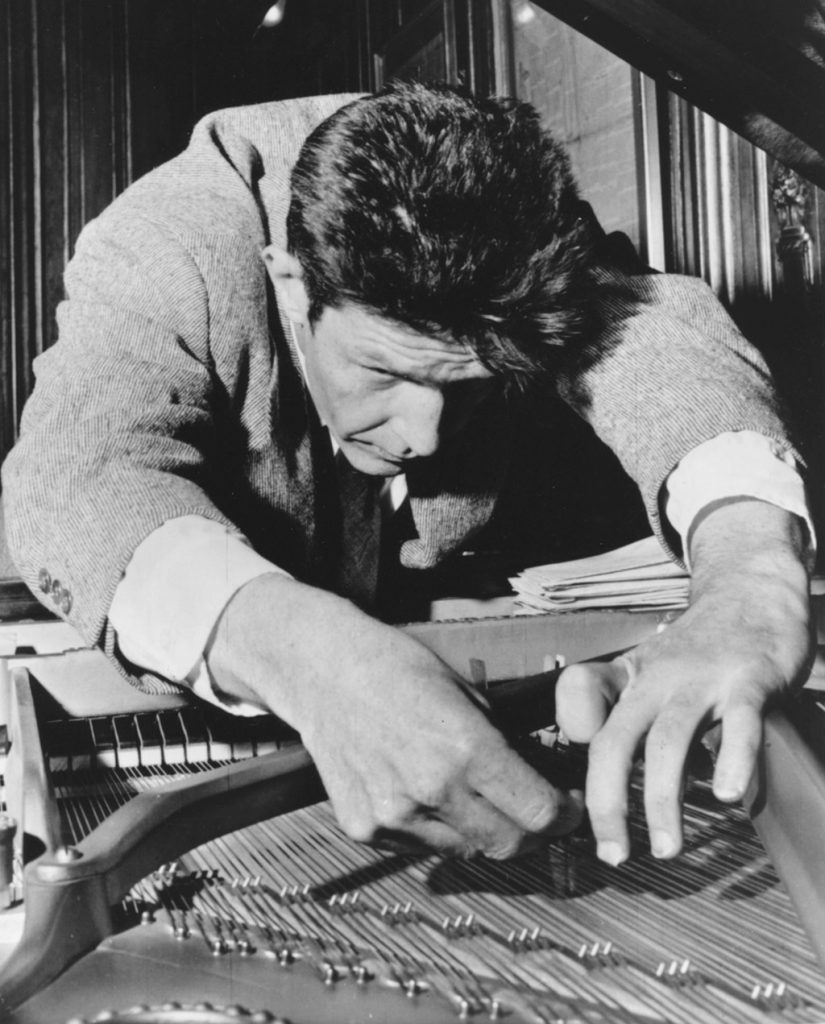 1937-pianoprepare-johncage01